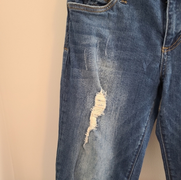 Kut from the Kloth size 4 distressed slim fit jean - Picture 4 of 8